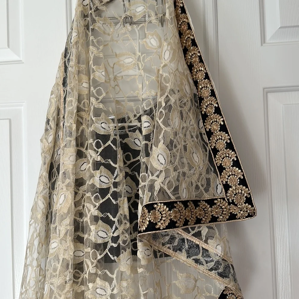 Black elegant saree set. - Picture 8 of 10